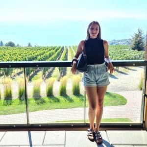 Meet your Posher, Flavia